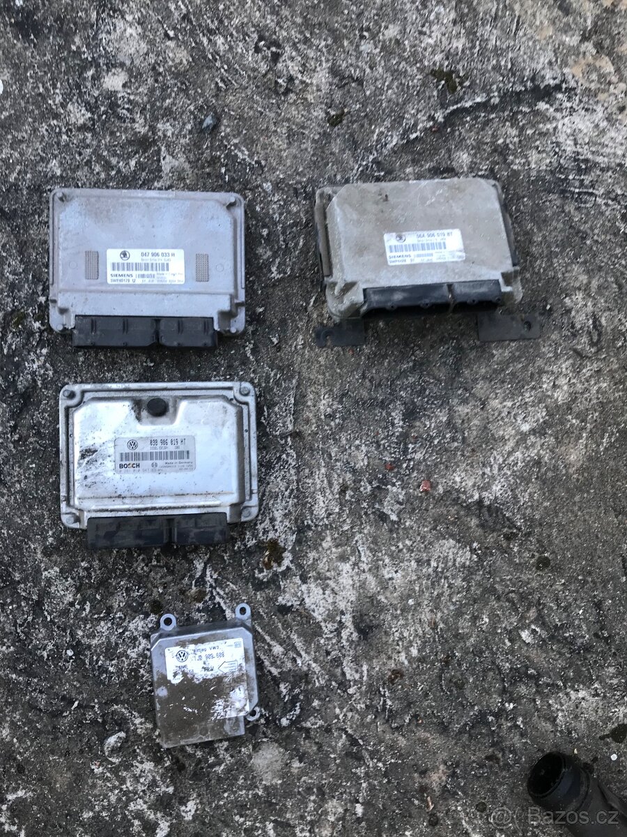 ŘÍDÍCÍ JEDNOTKA MOTORU / AIRBAGŮ ŠKODA FABIA OCTAVIA 1