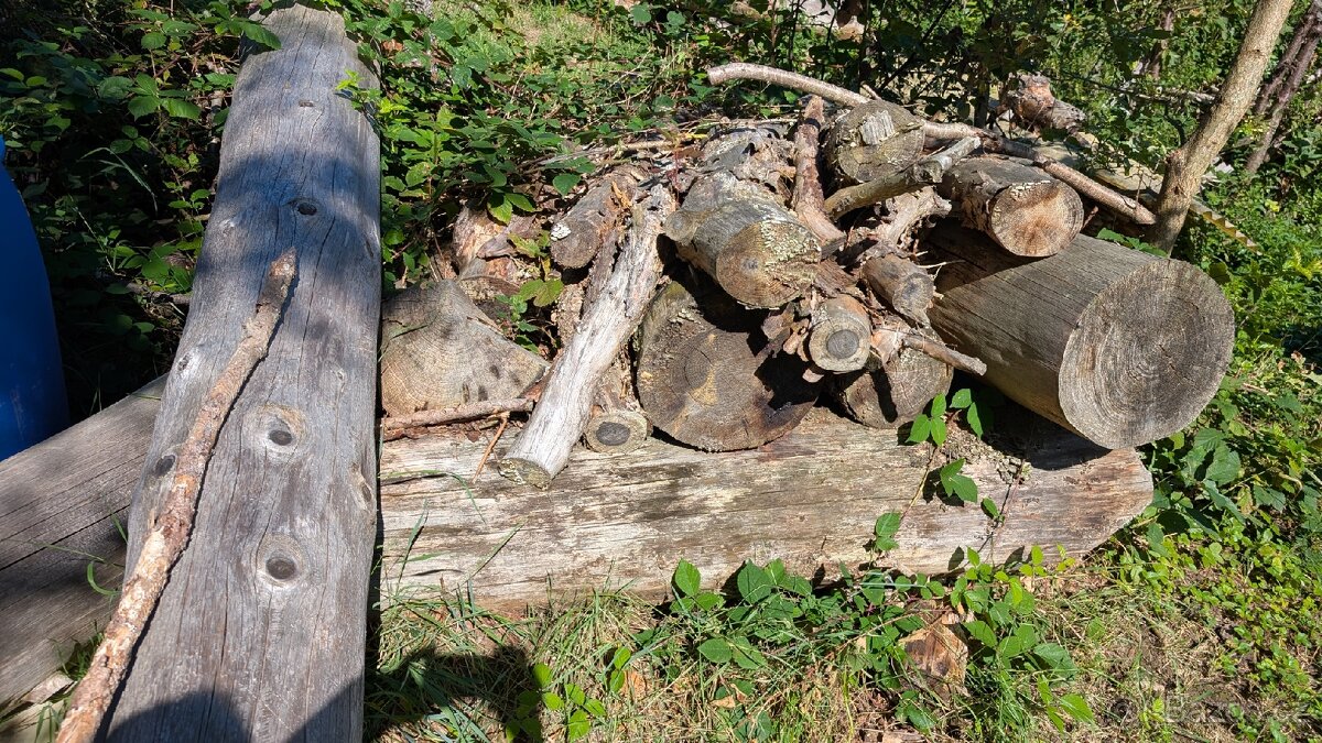 Palivové dřevo - smrk, borovice modřín