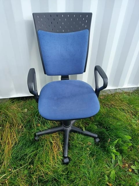 Kancelářské KŘESLO k psacímu stolu s područkami a kolečky