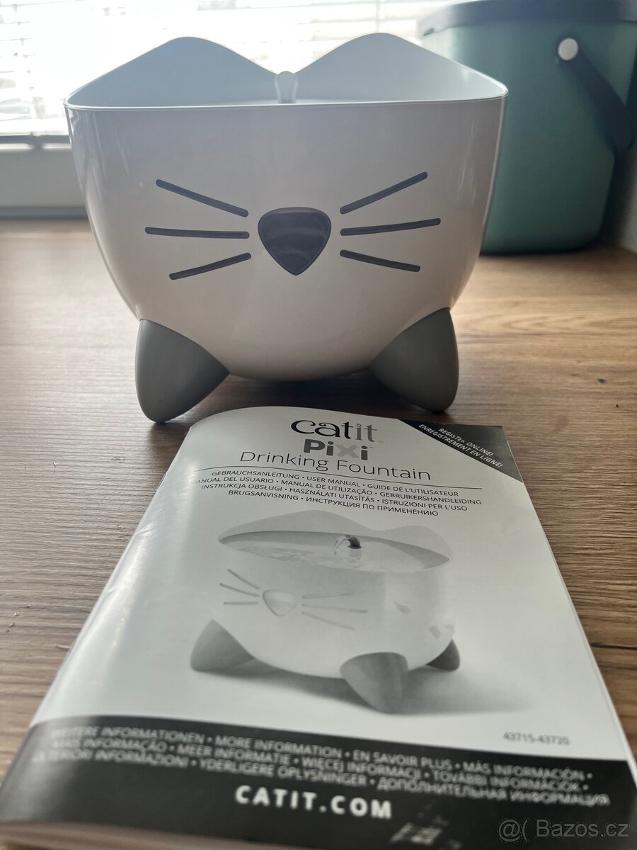 Fontánka na pití pro kočku Pixi