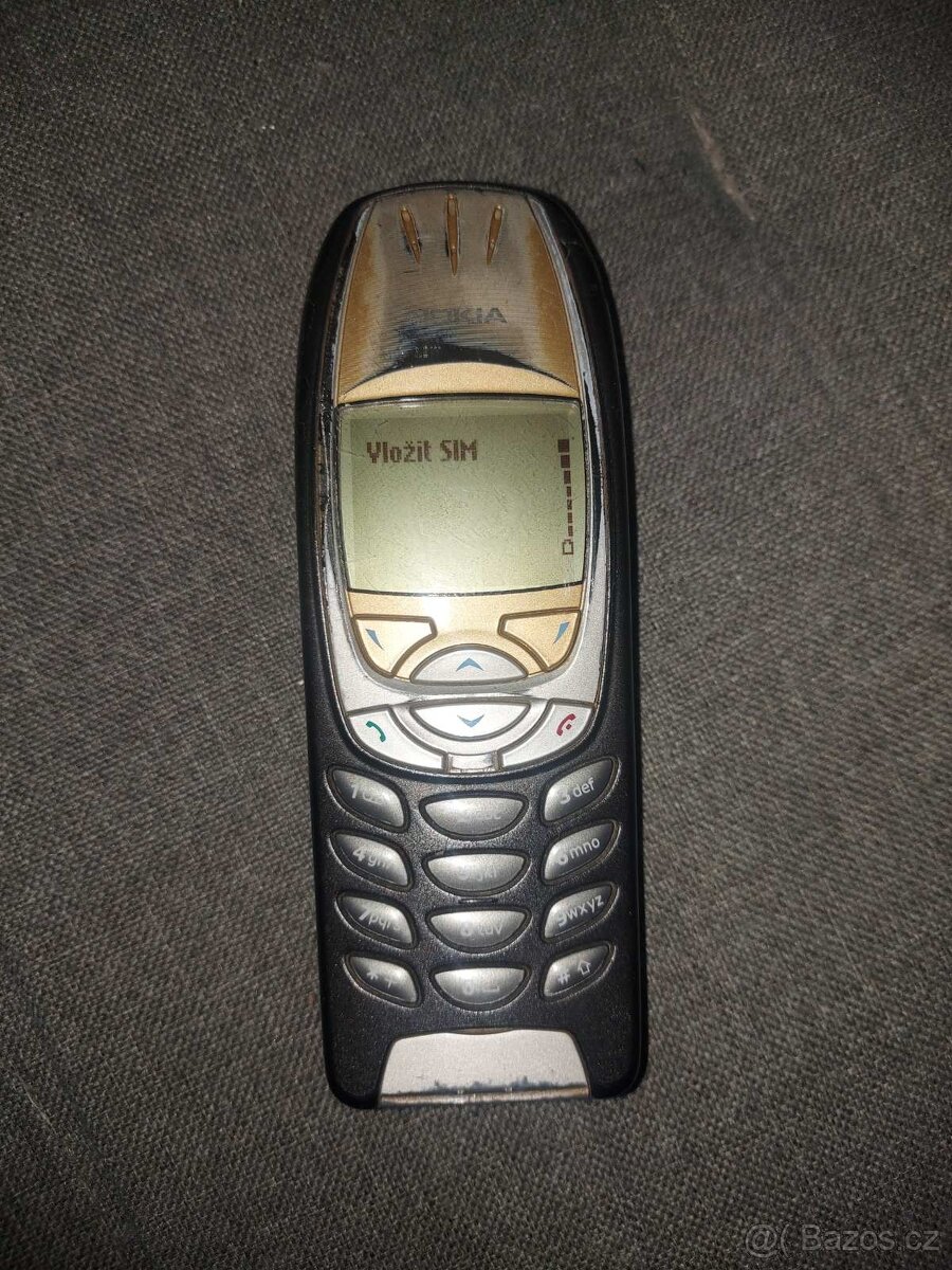 Nokia 6310i.