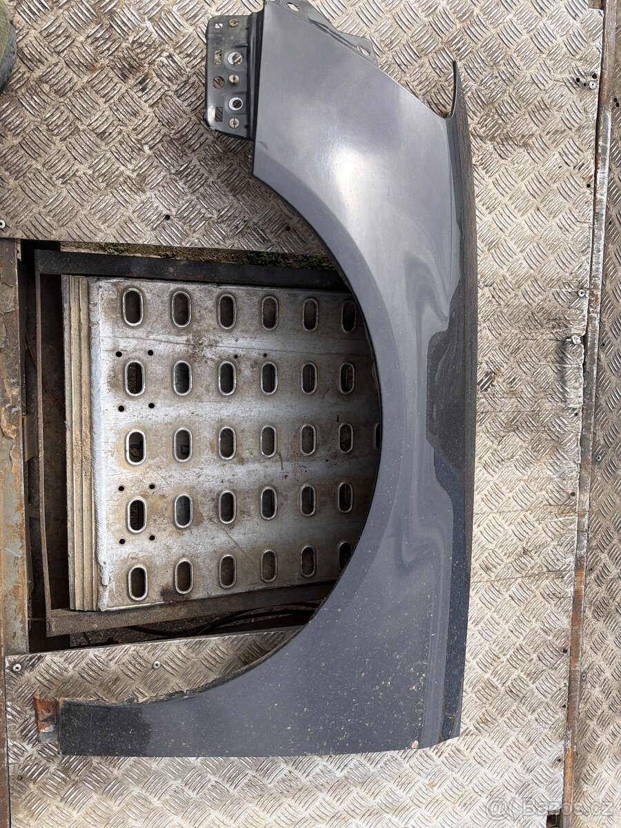 Passat B6 levý přední blatník