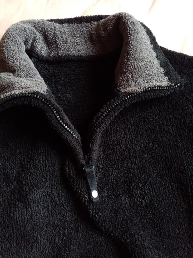 Pánský huňatý černý svetr