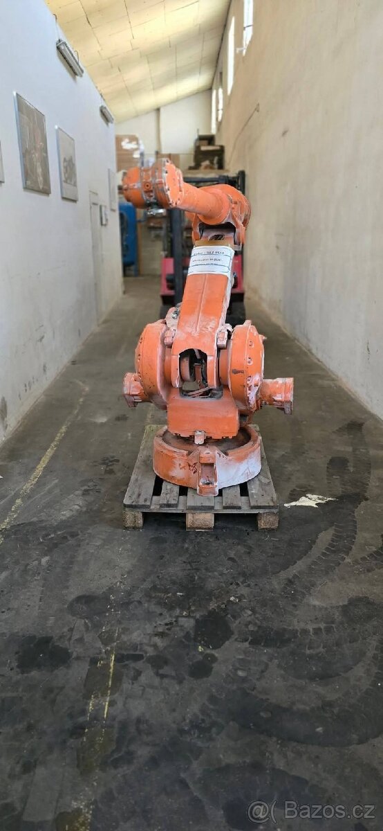 PRODÁM PRŮMYSLOVÉHO ROBOTA ABB IRB 4400L