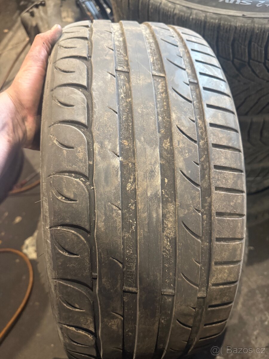 225/45 r17 Kormorán
