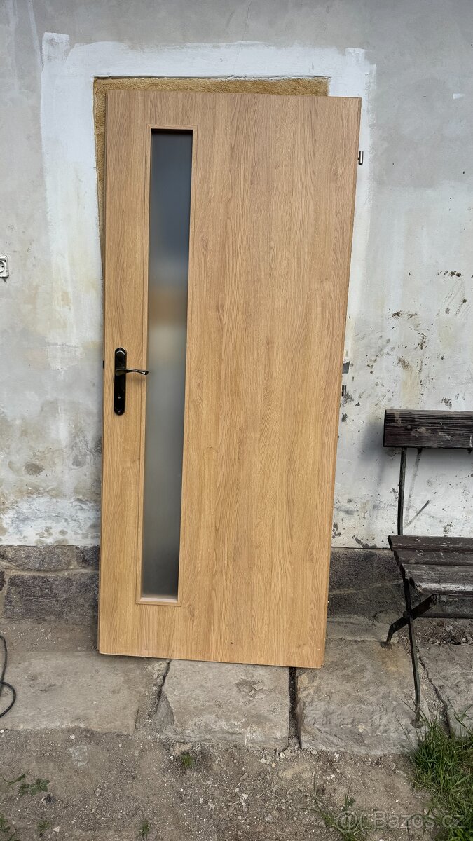 Interiérové dveře s neprůhledným sklem 85x198cm pravé