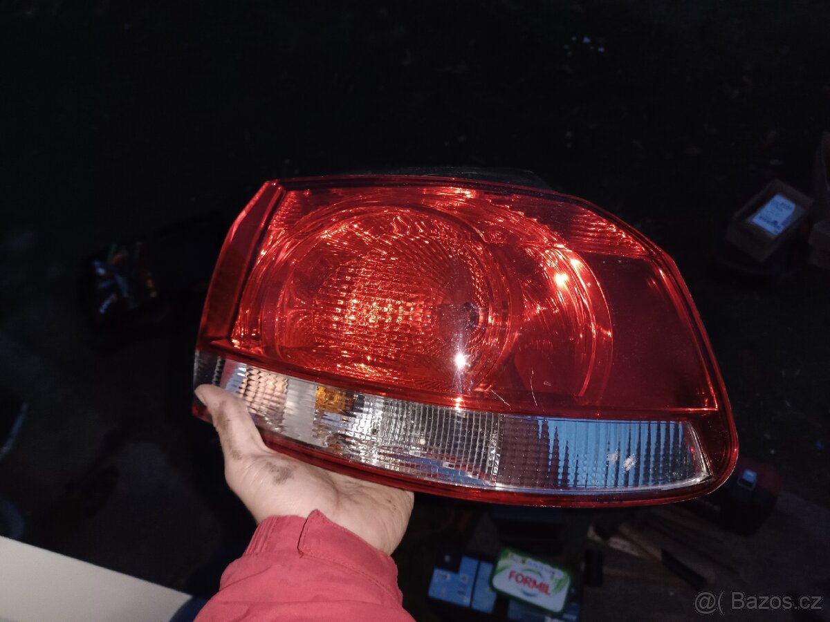 Volkswagen Golf 5 světlo zadní pravé.