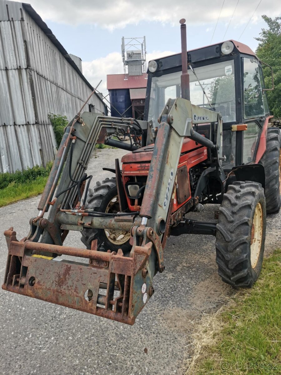 Čelní nakladač Quicke na traktor Zetor