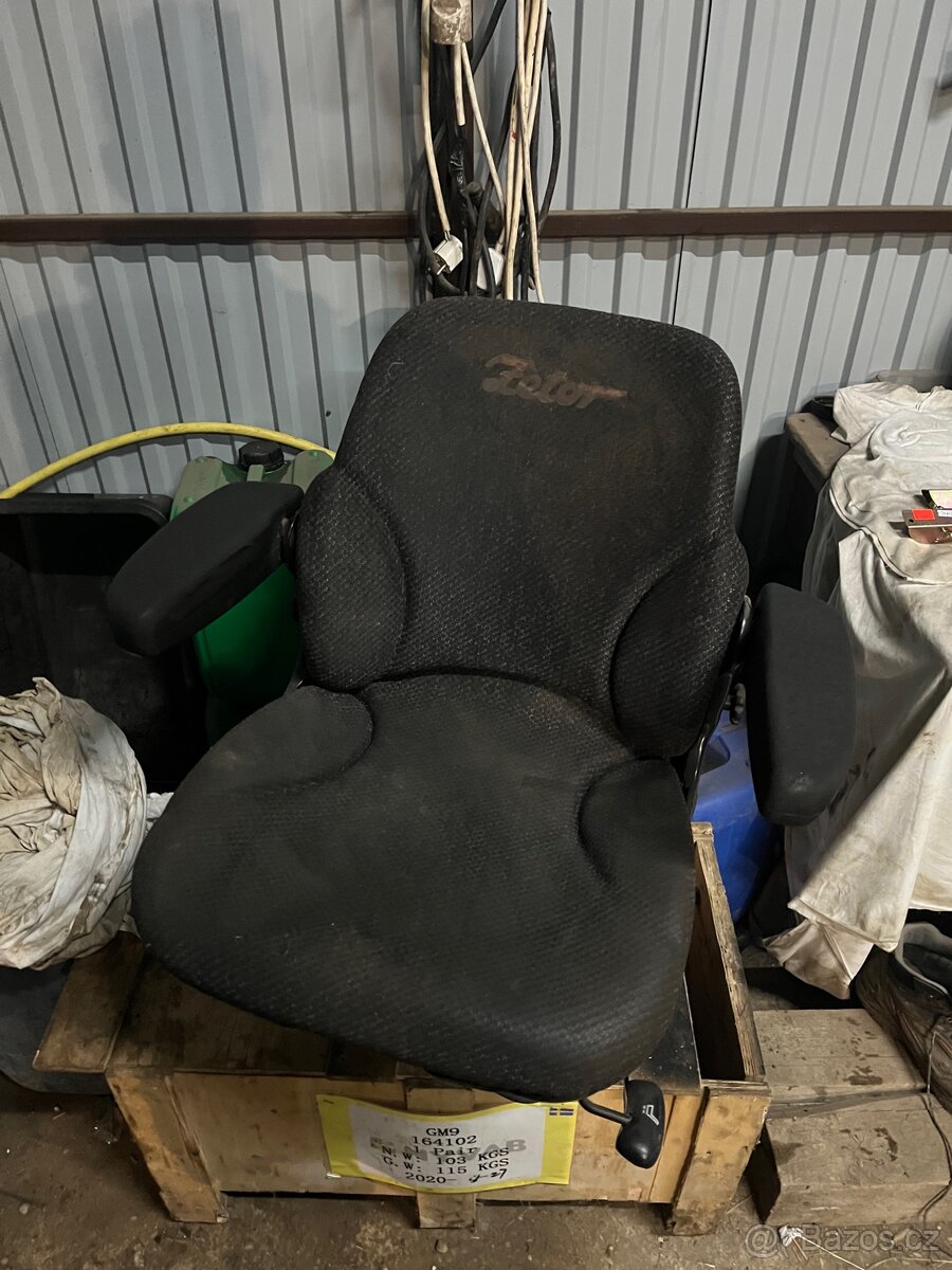 Sedačka mechanicky odpružena