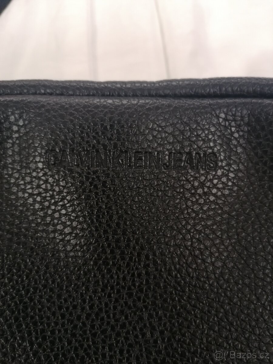 Crossbody kabelka Calvin Klein