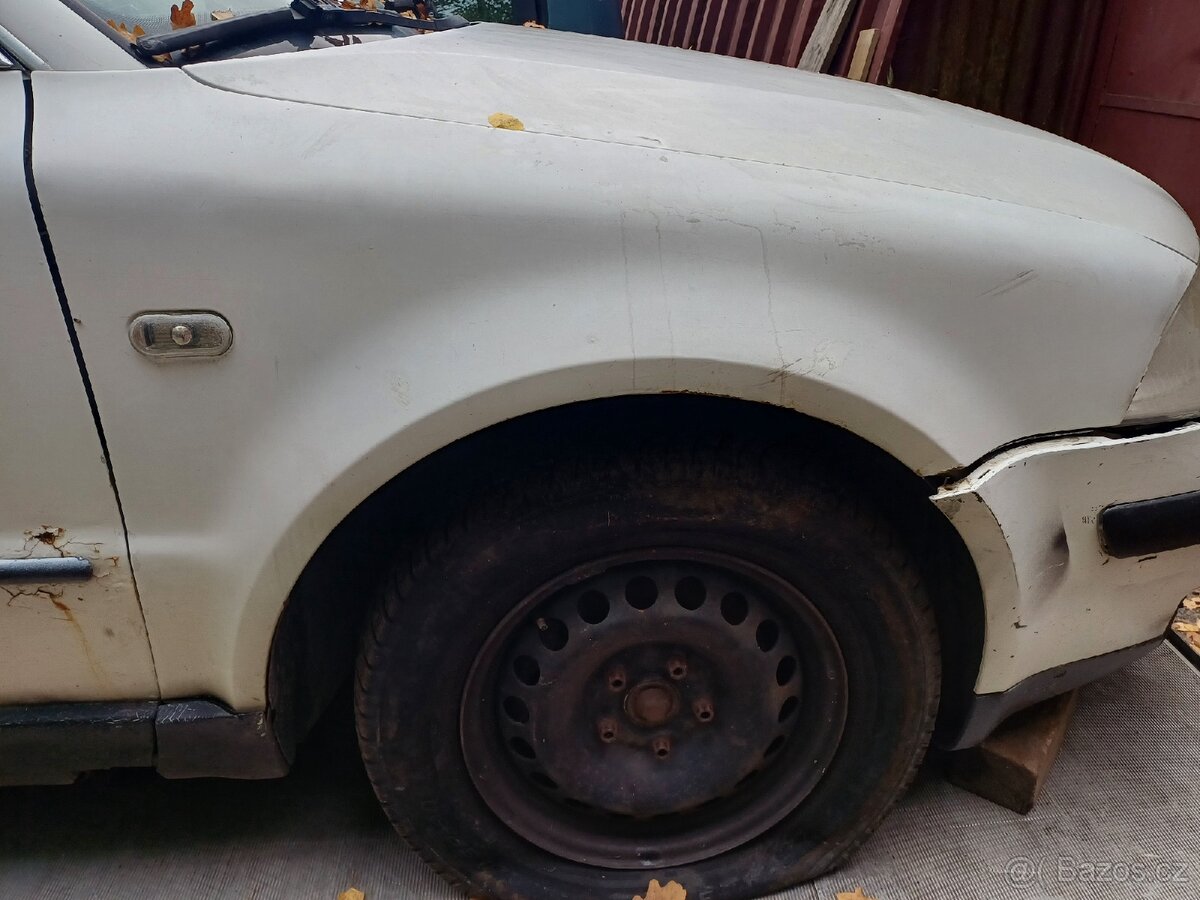 Pravý blatník na vw passat b5.5
