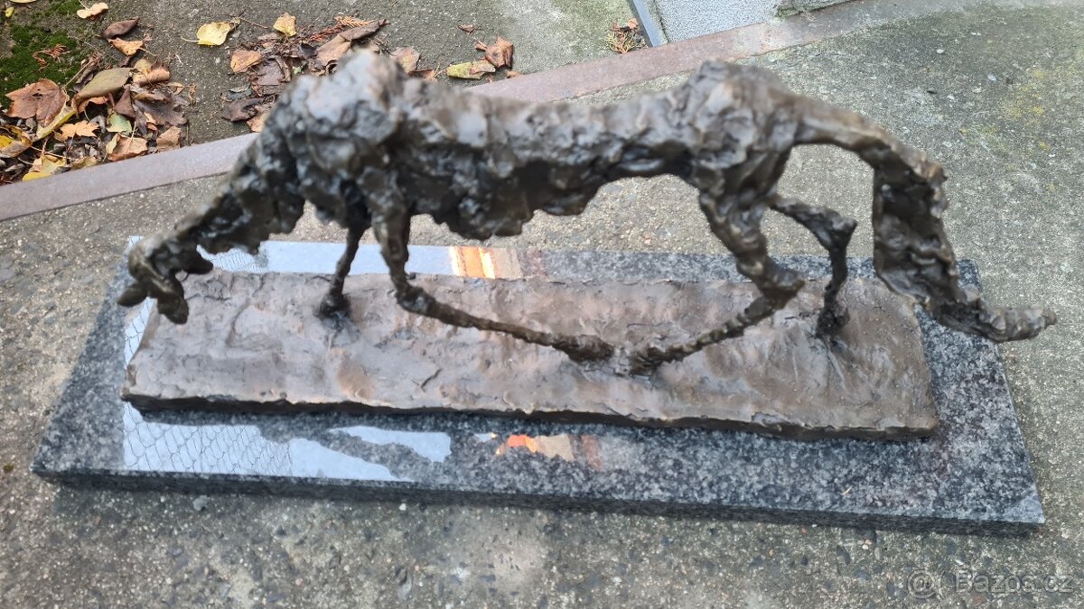 Alberto Giacometti - pes - bronzová socha
