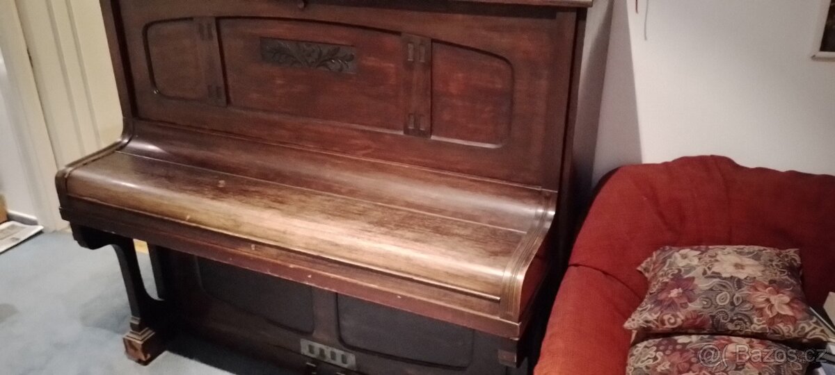 Prodám starožitné koncertní pianino Strauss - Lauberger & G