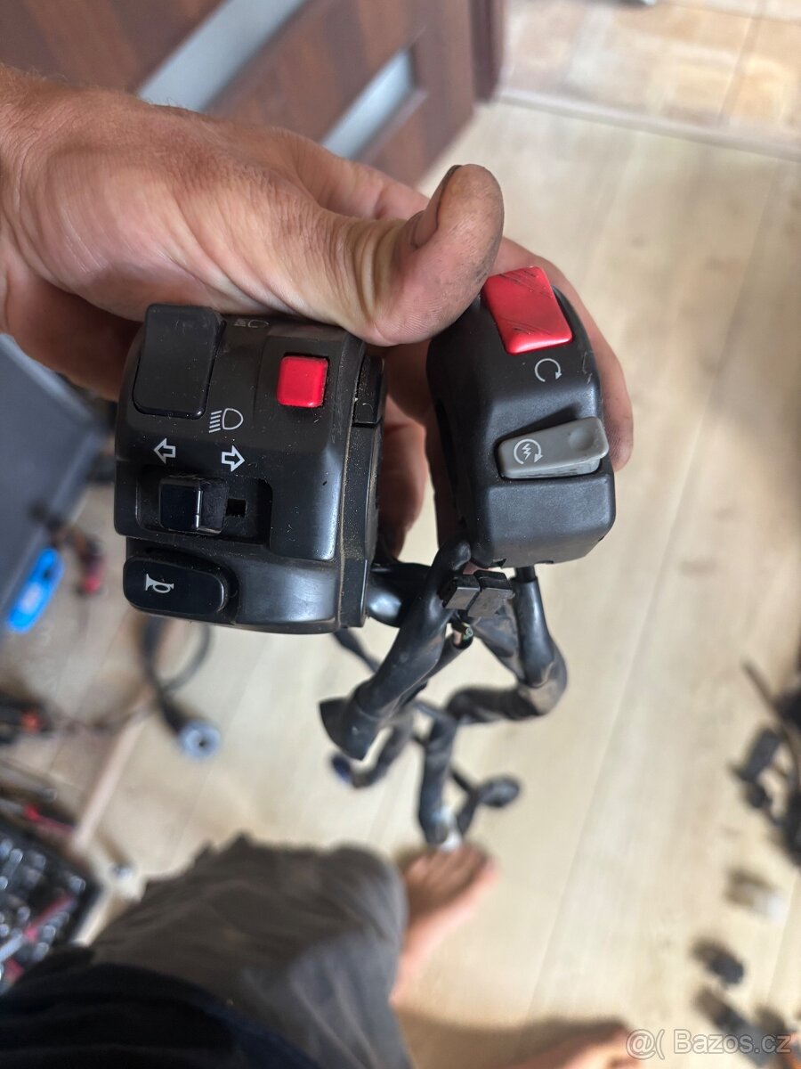 Prepinace na Yamaha R1 04-08