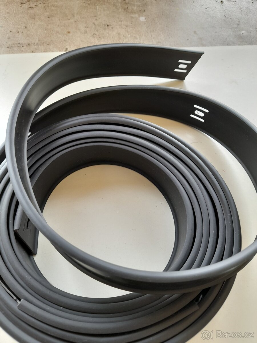 Mercedes W107,108,109 - guma práhové lišty L+P