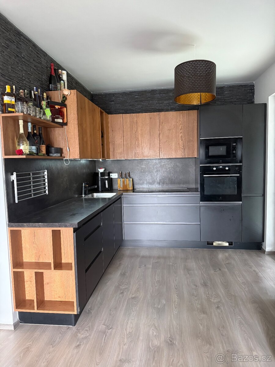 Kuchyňská linka "SÝKORA kuchyně"