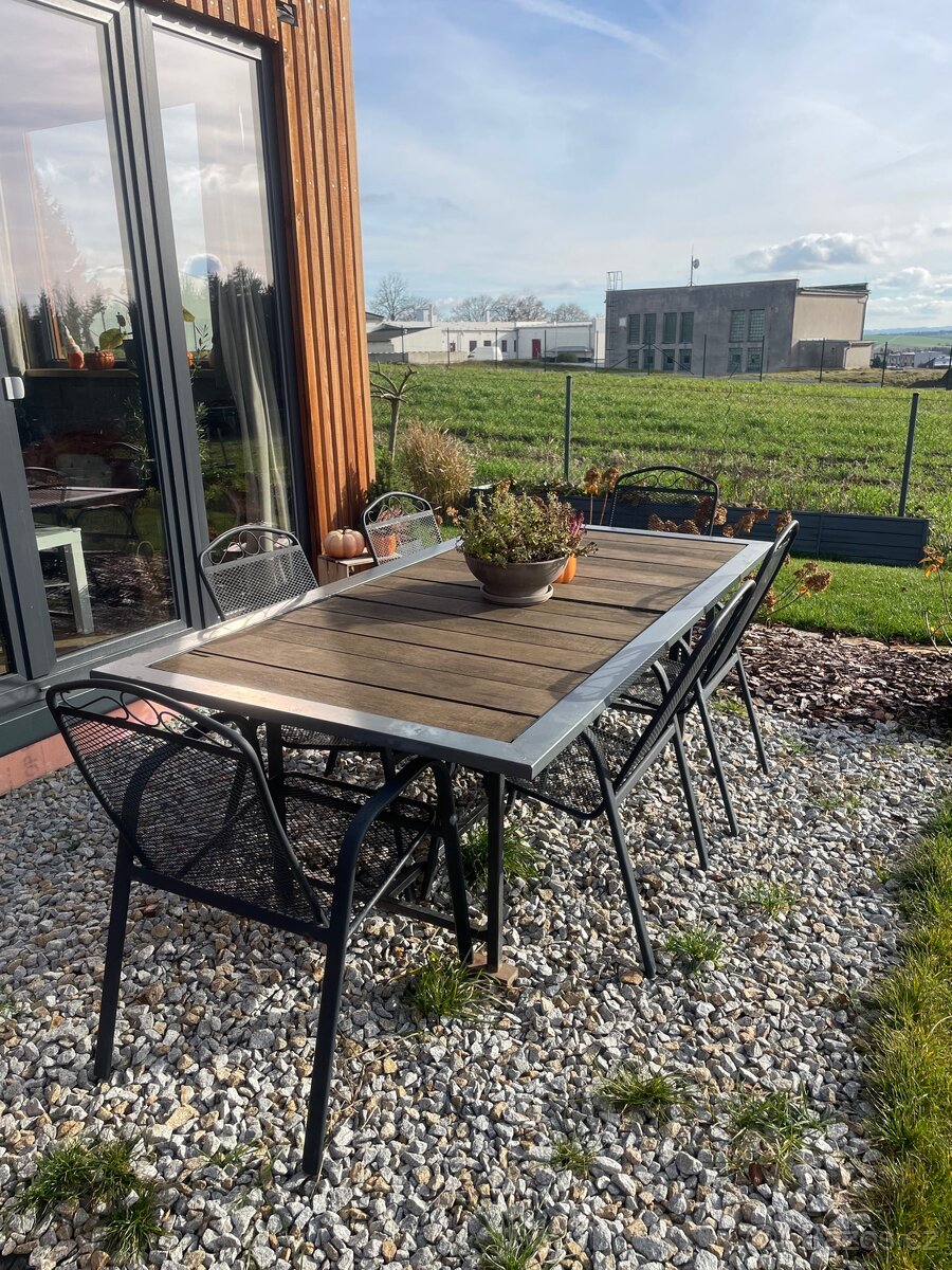 Kovový zahradní nábytek