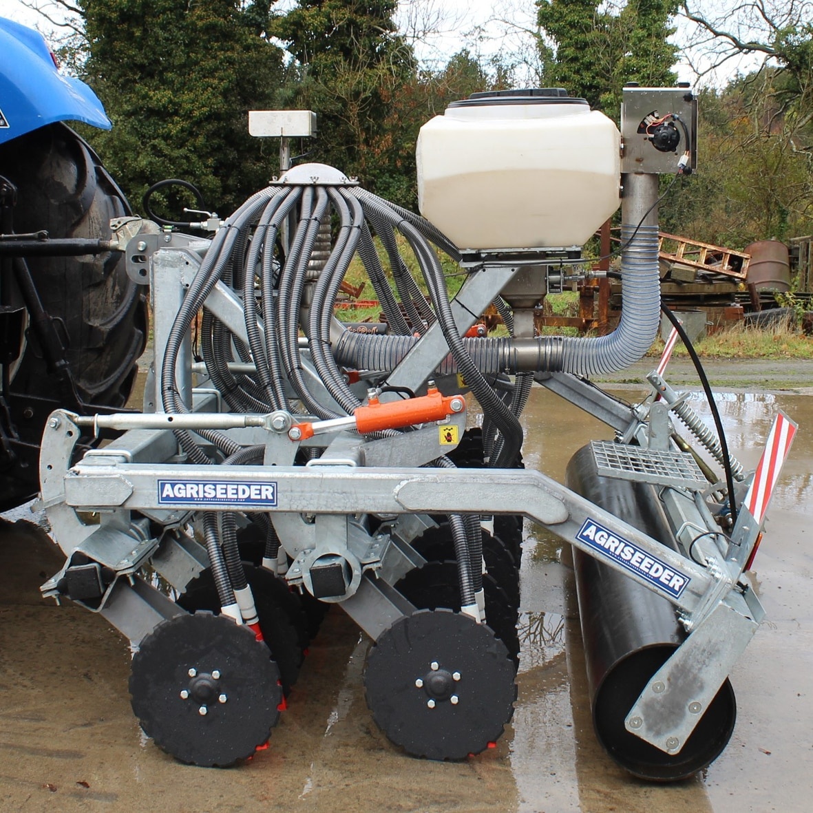 Secí stroj pro přísev TTP - pro traktory od 80 HP