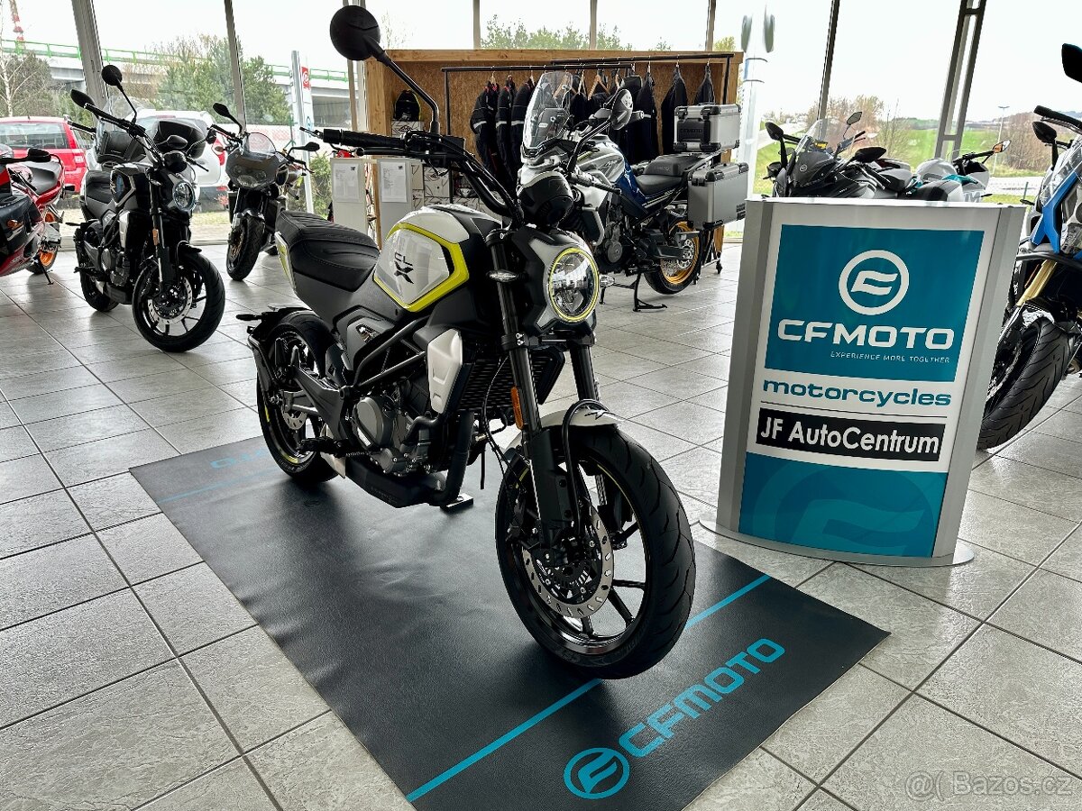 CFMOTO 300 CLX - bílá,černá AKCE helma