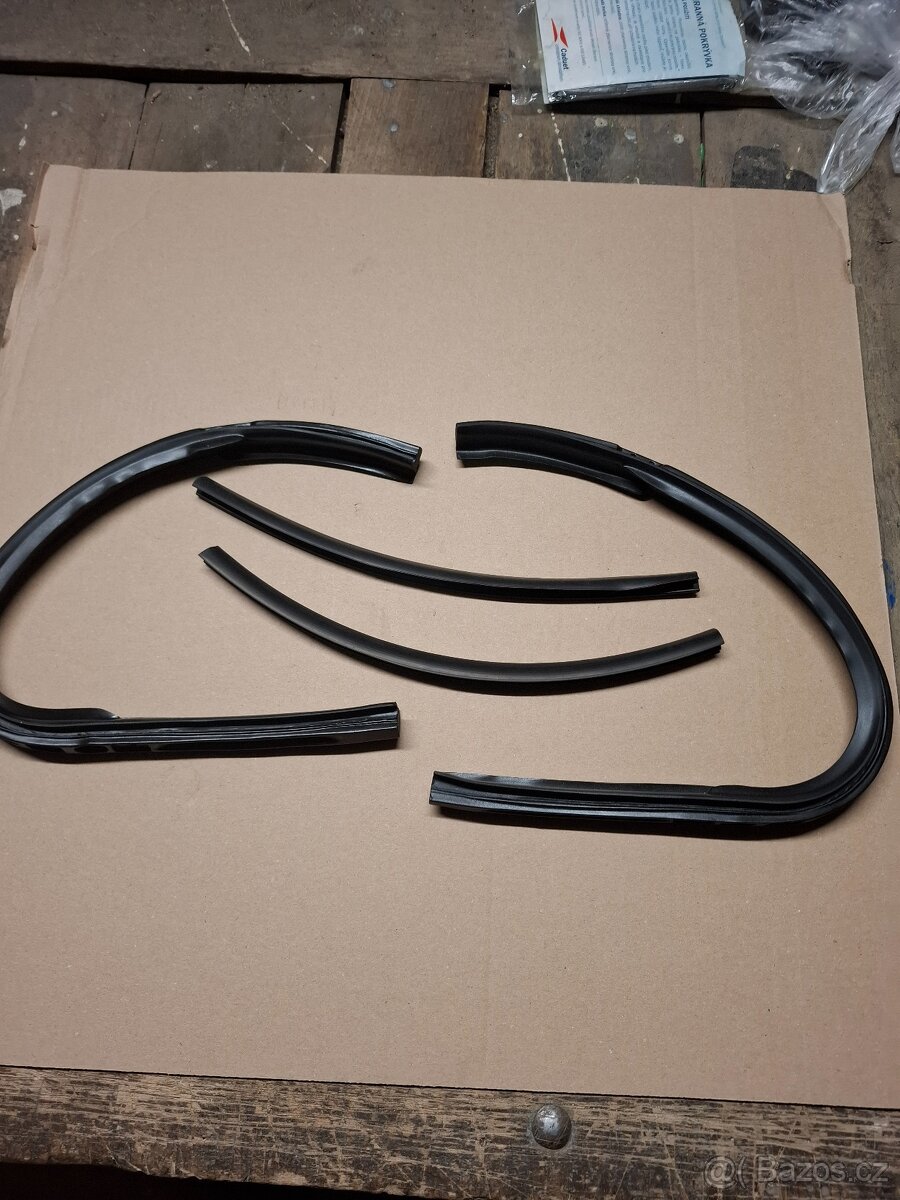 Gumy výklopných okýnek Škoda Spartak, Octavia