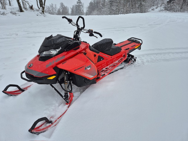 Sněžný skutr SKI DOO SUMMIT X 154
