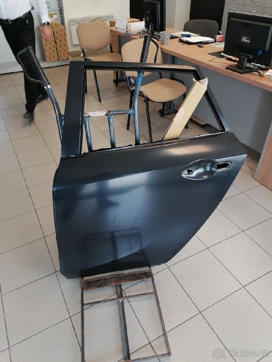 Levé zadní dveře Mazda 3