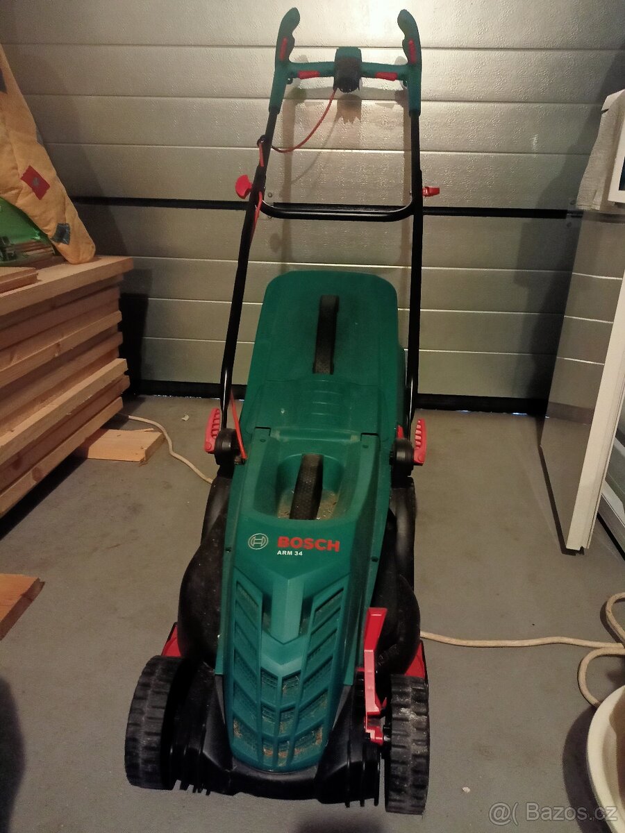 Sekačka na trávu Bosch Arm 34