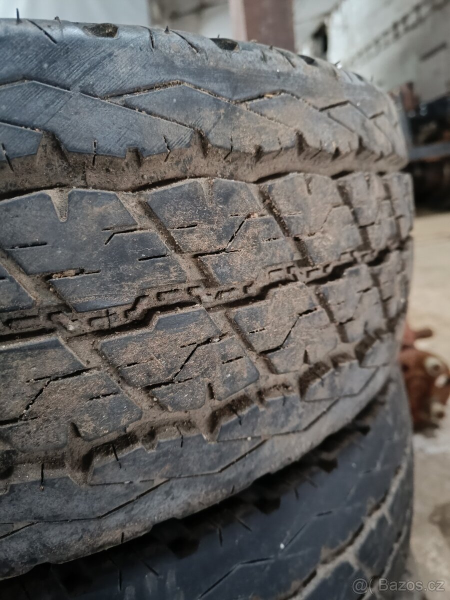 Bridgestone 215/70 R15C