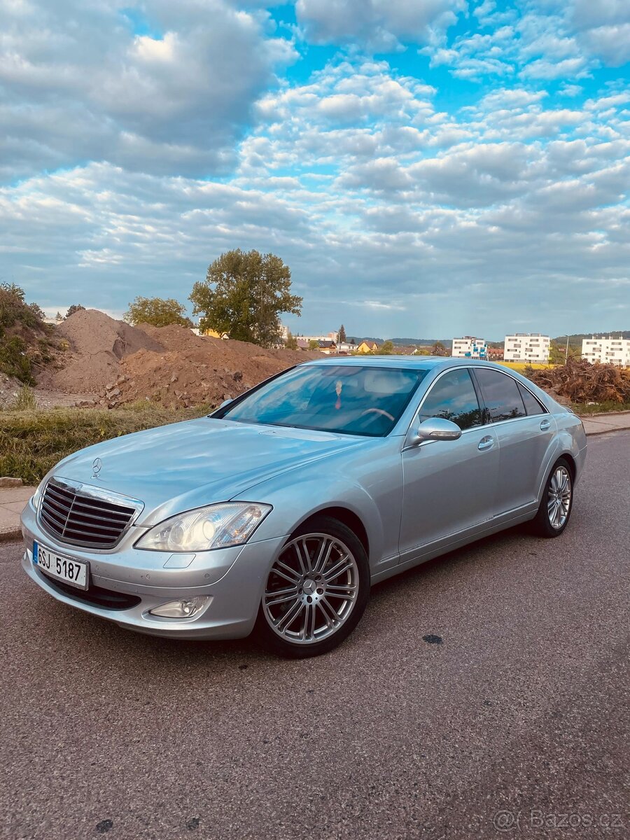 Mercedes Benz W221