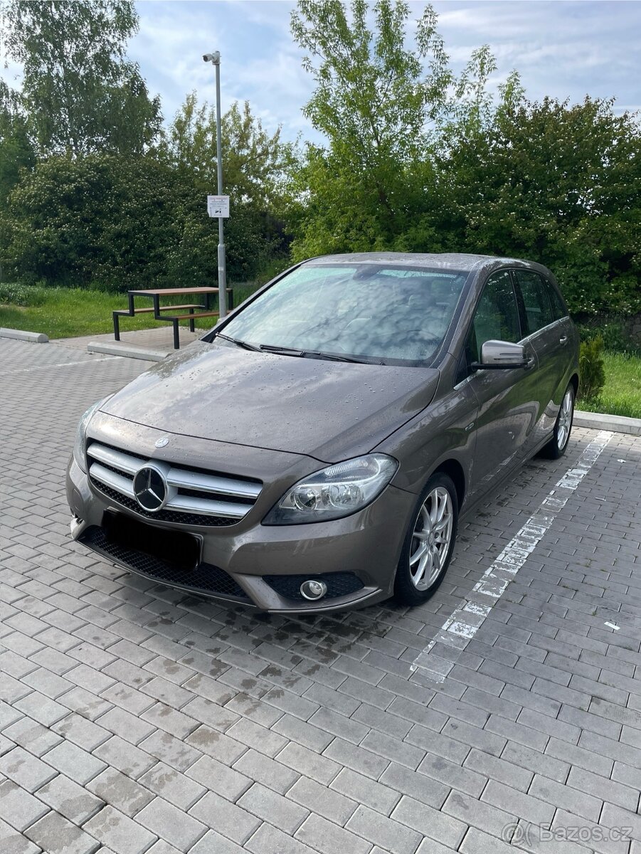 Mersedes Benz B180