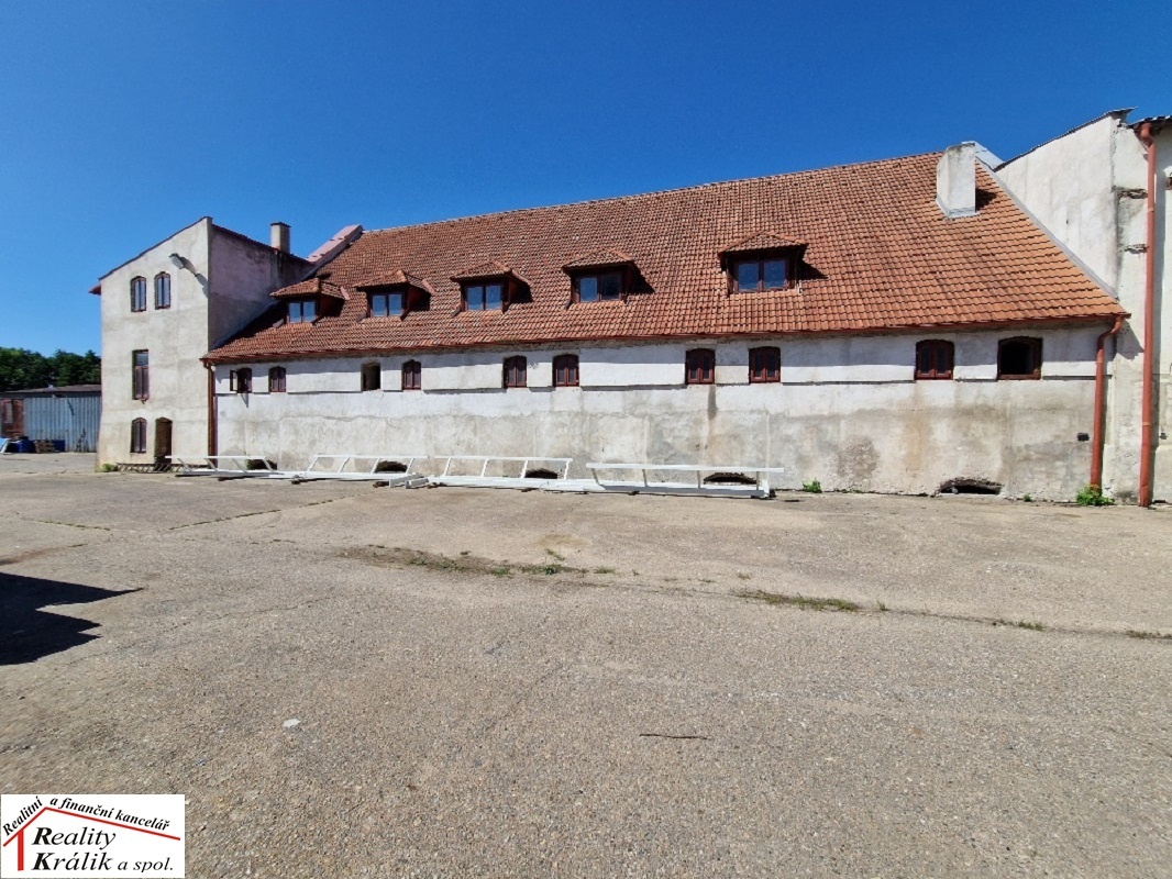 Skladovací prostory o výměře 700m2, 3km od Kutné