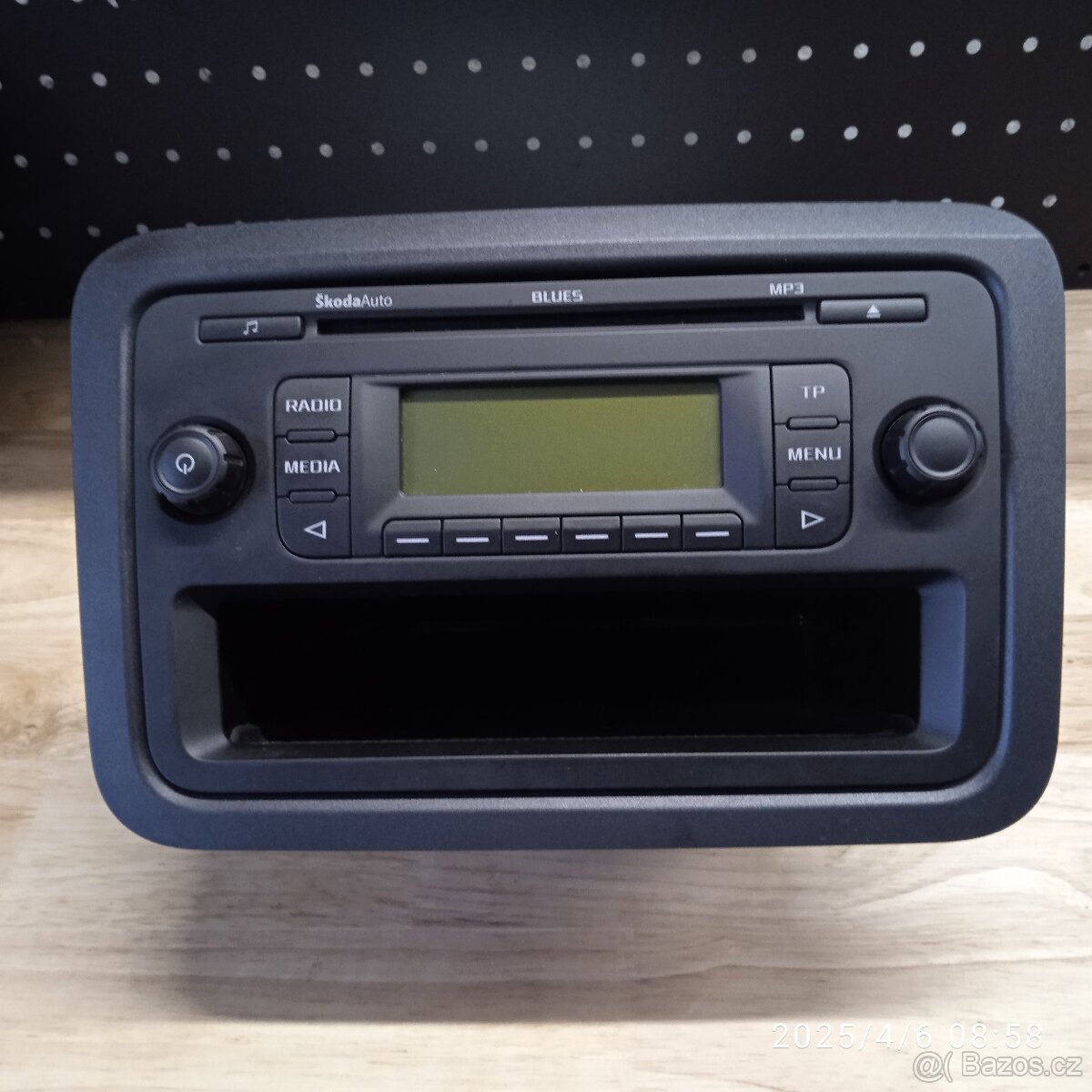 Škoda Fabia 2 - Roomster - rádio Blues CD-MP3 s PIN kodem.