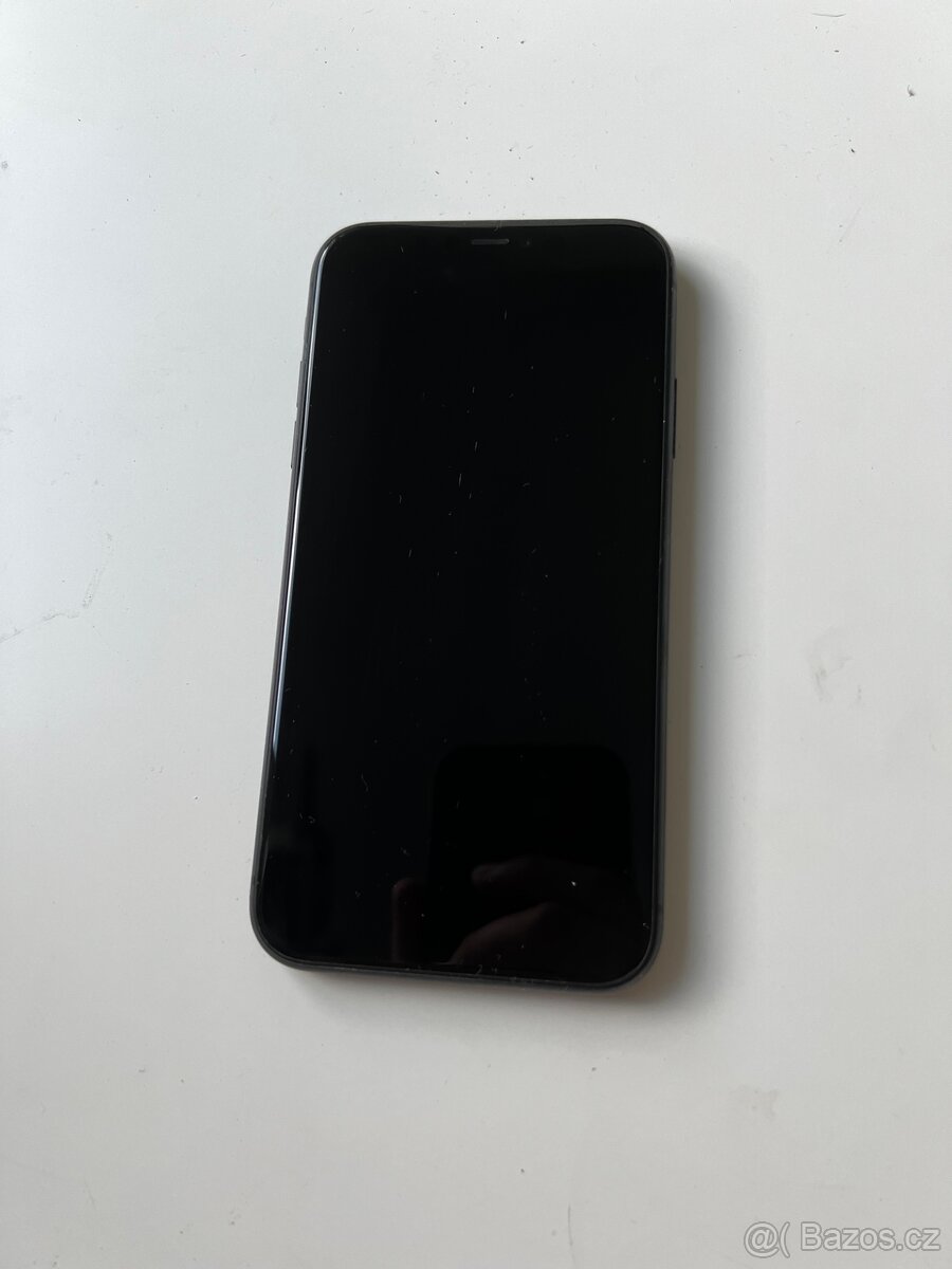 iPhone 11 s obalem 128gb
