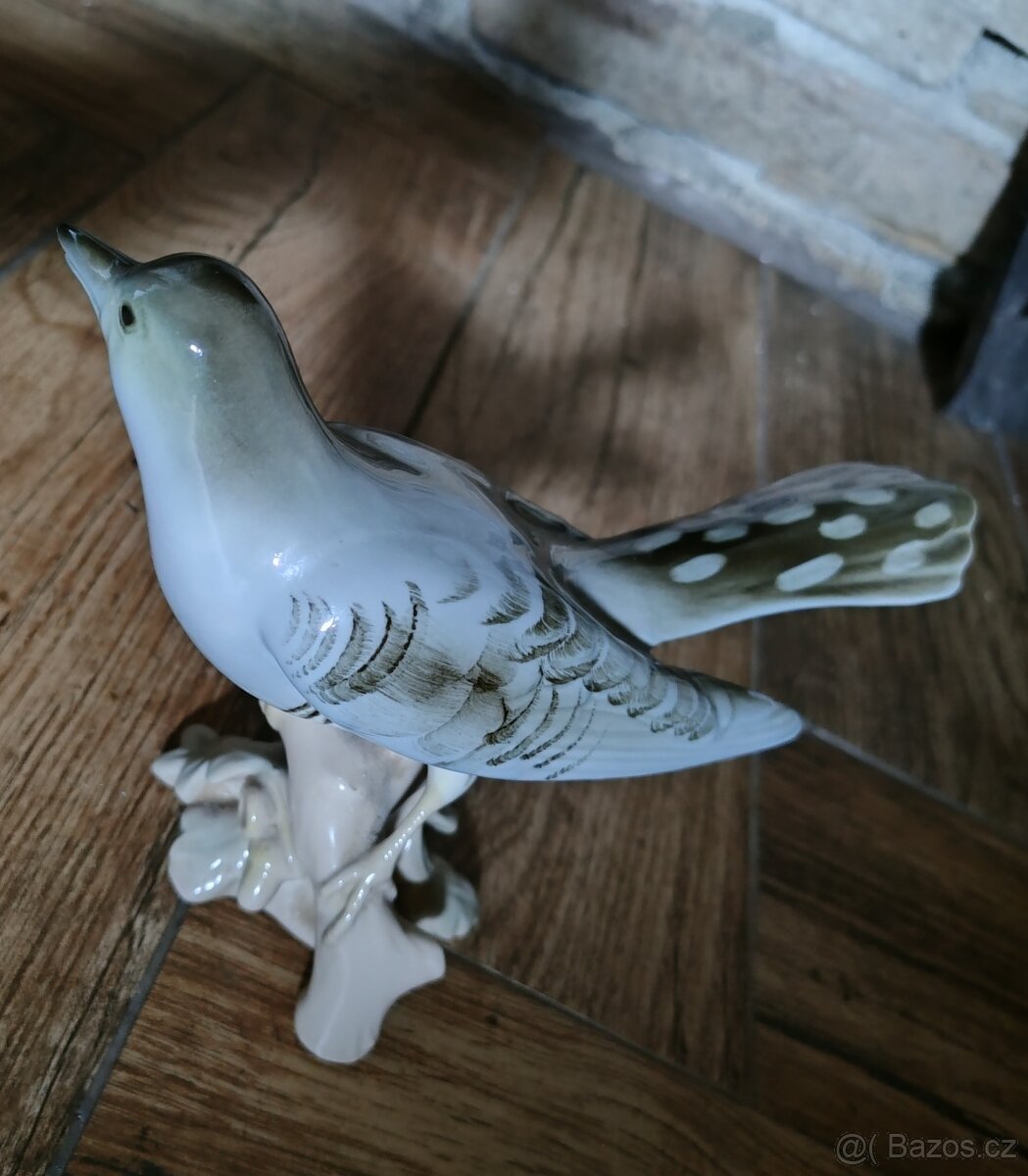 Porcelánová soška straka Royal Dux