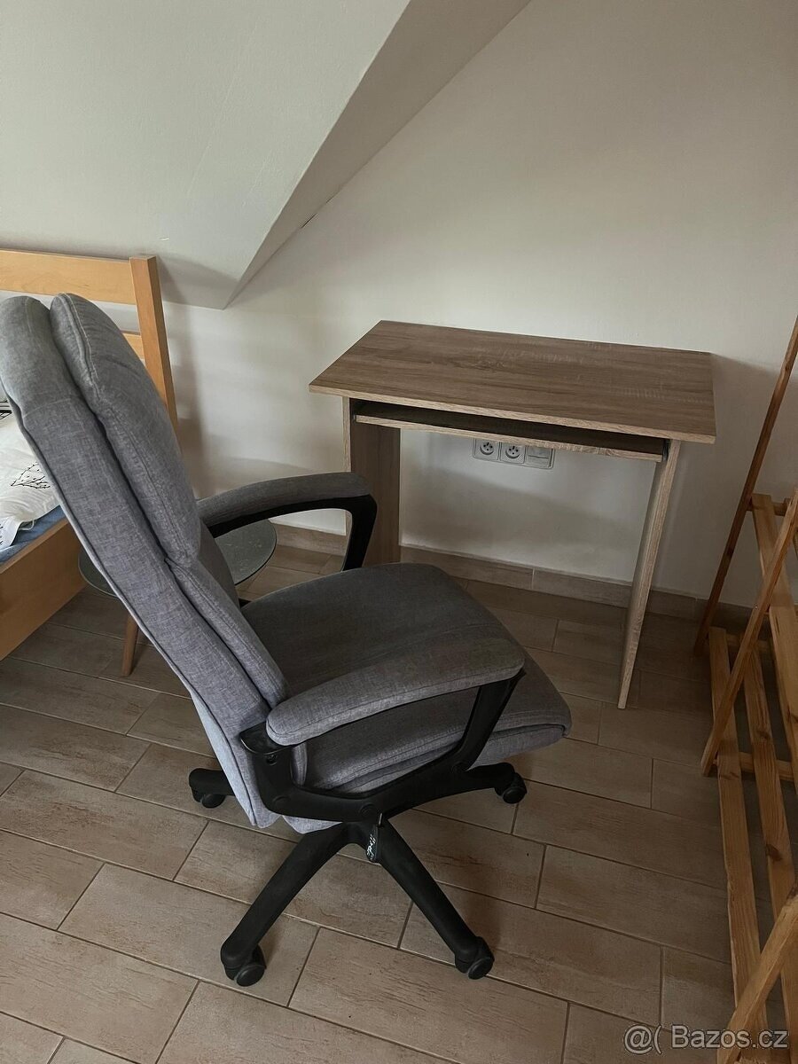 Pracovní stůl