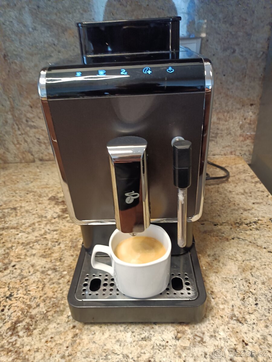 Plně automatický kávovar Tchibo Esperto Latte