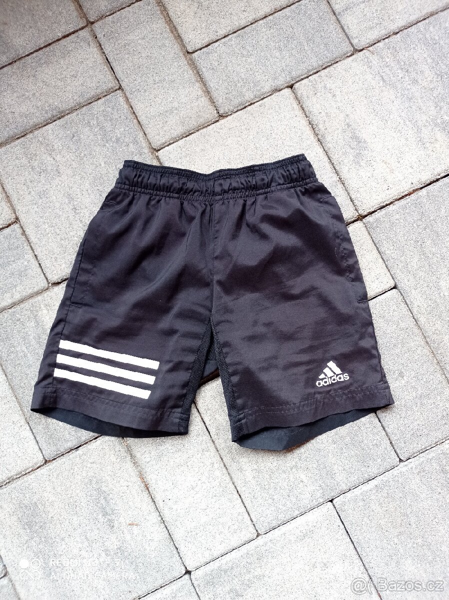 Univerzální sportovní kraťasy Adidas 128