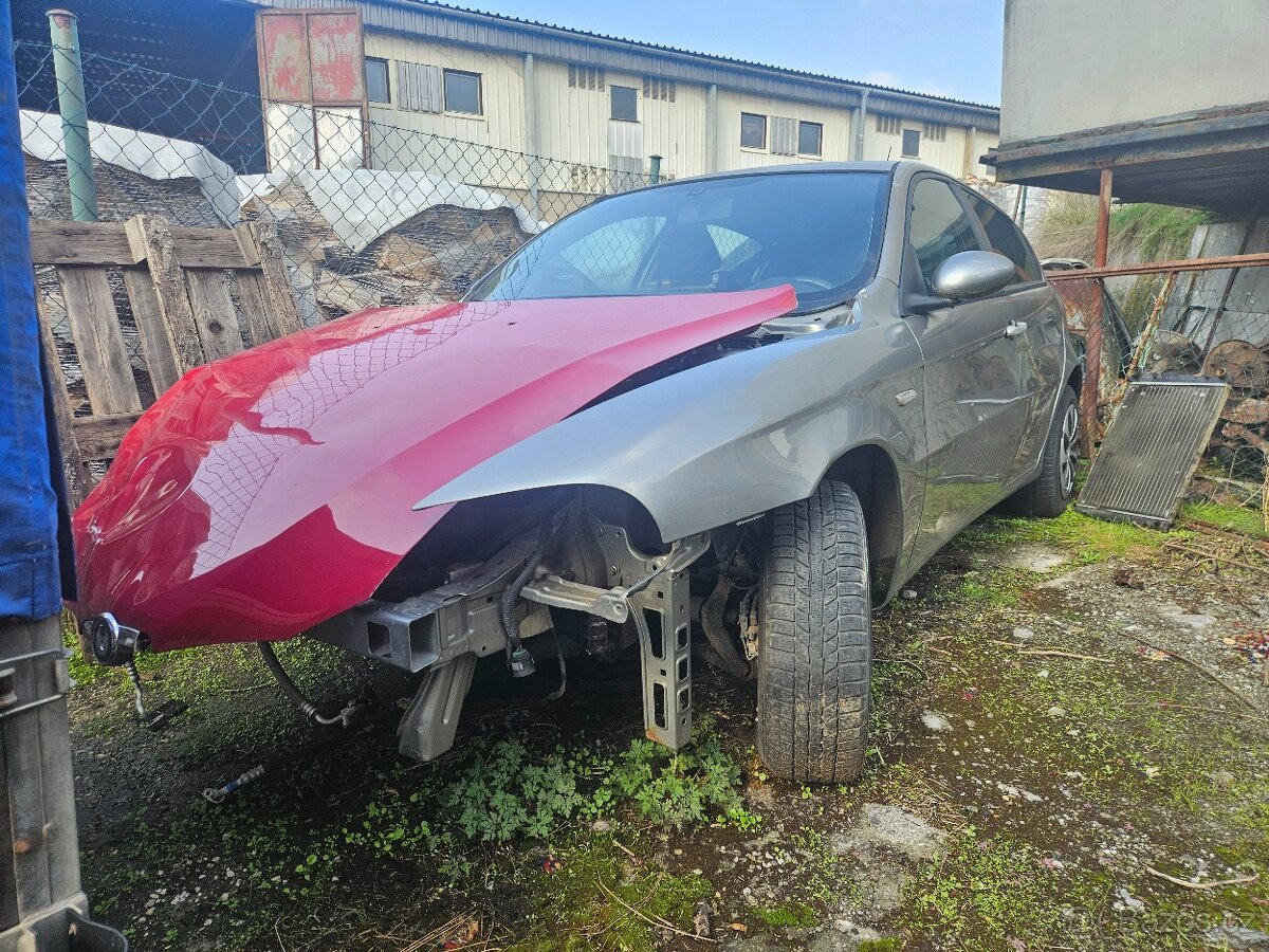 Alfa Romeo 147 1.6 na díly
