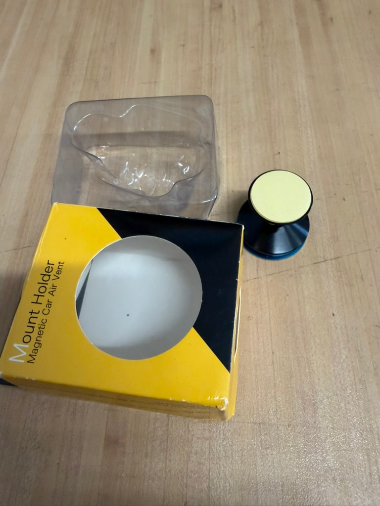 Magnetický držák na mobil