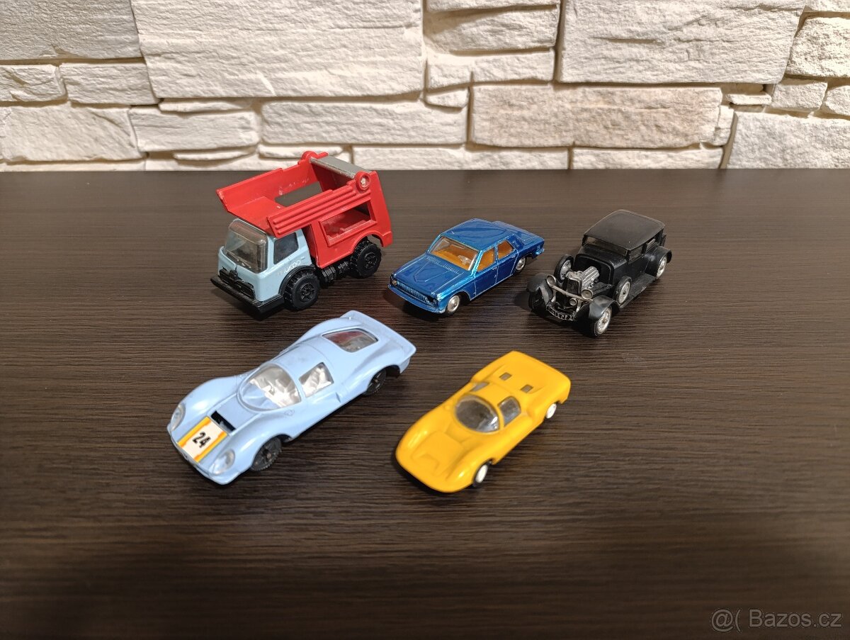 Moskvič 433 CCCP stará autíčka modely hračky.