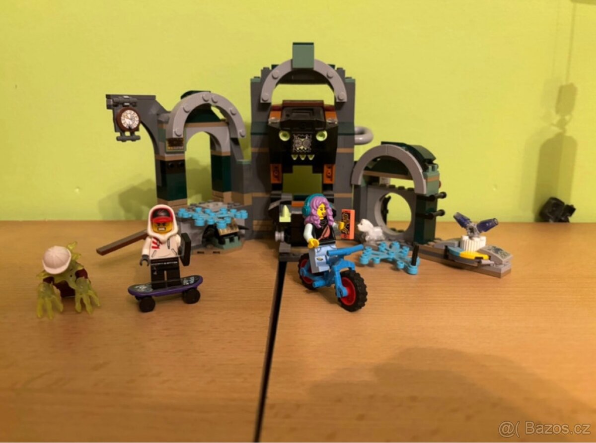 LEGO Hidden Side 70430 Metro v městečku Newbury