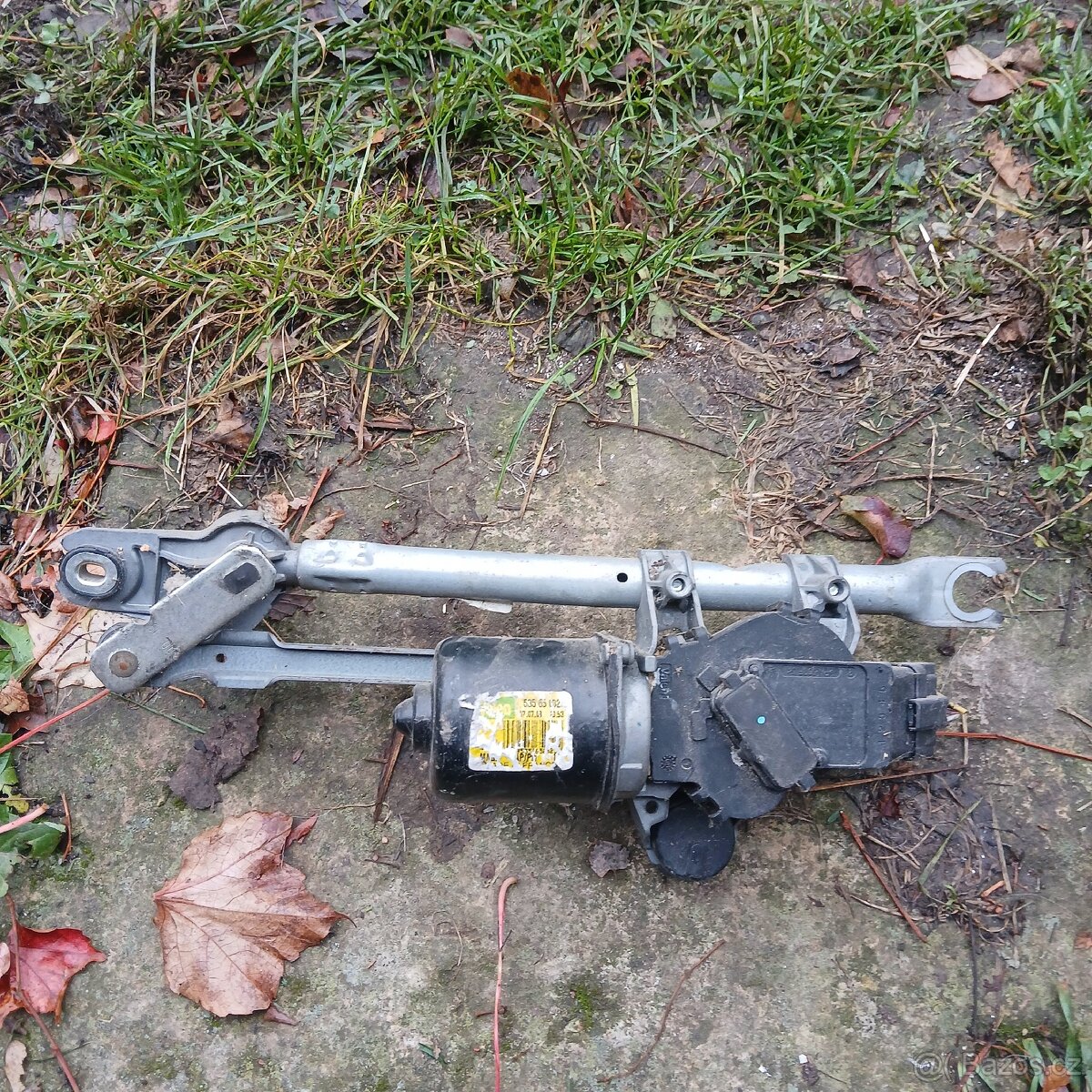 Mechanismus předních stěračů na Peugeot 107, Citroen C1