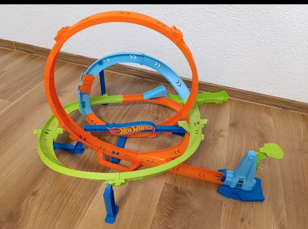 Hotwheels dráha extrémní hyper smyčka