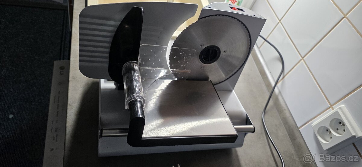 Kráječ na chleba, salámy ....