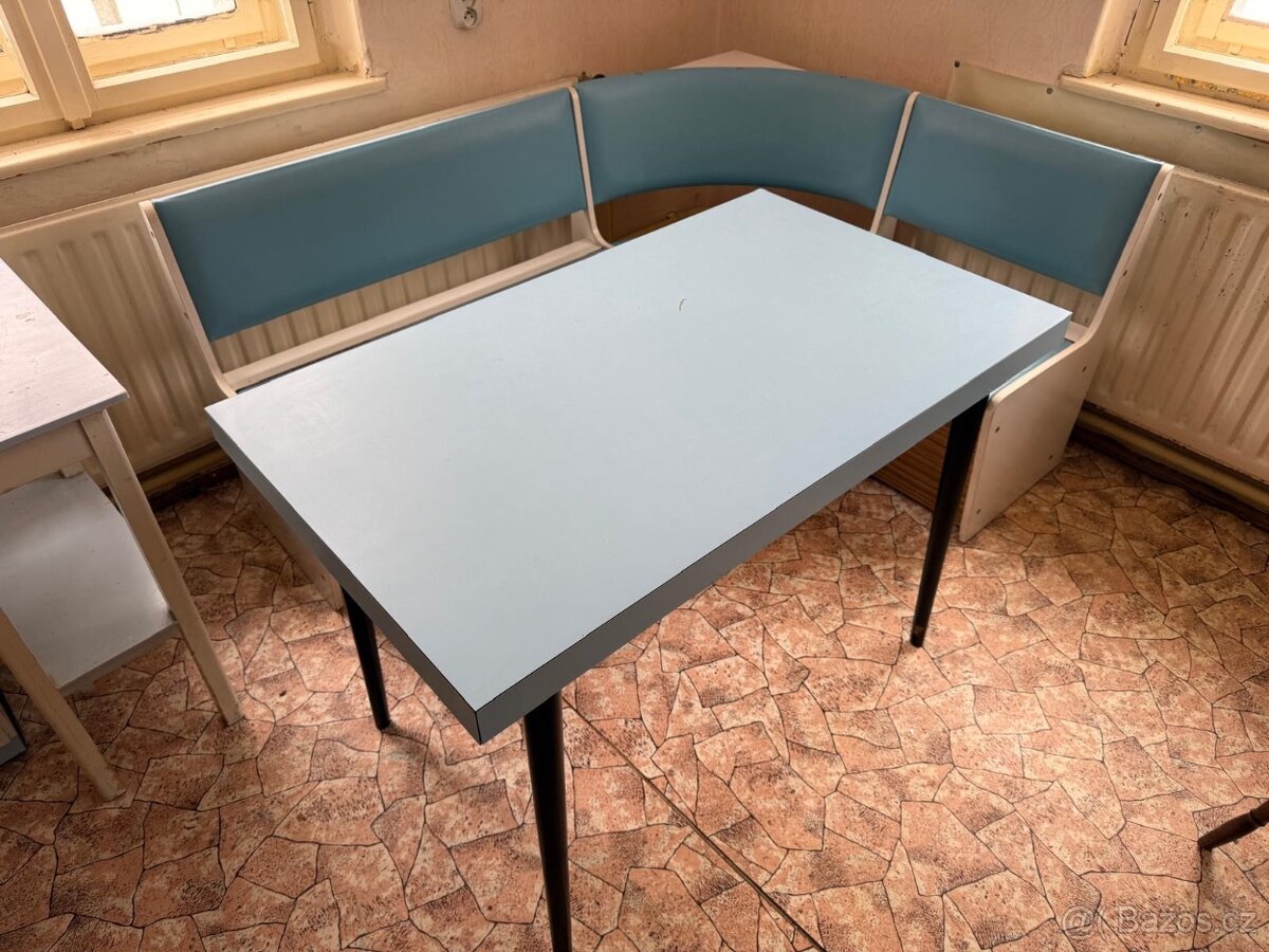 Postele, gauče, linky - vše