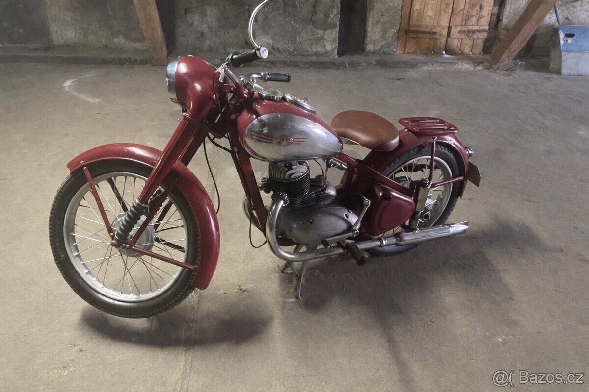 Jawa 250 Pérák