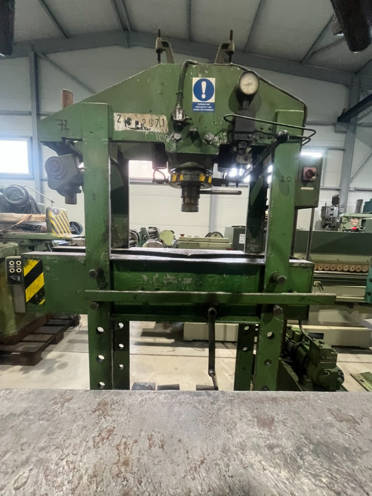 72. Hydraulický montážní lis CDM 80