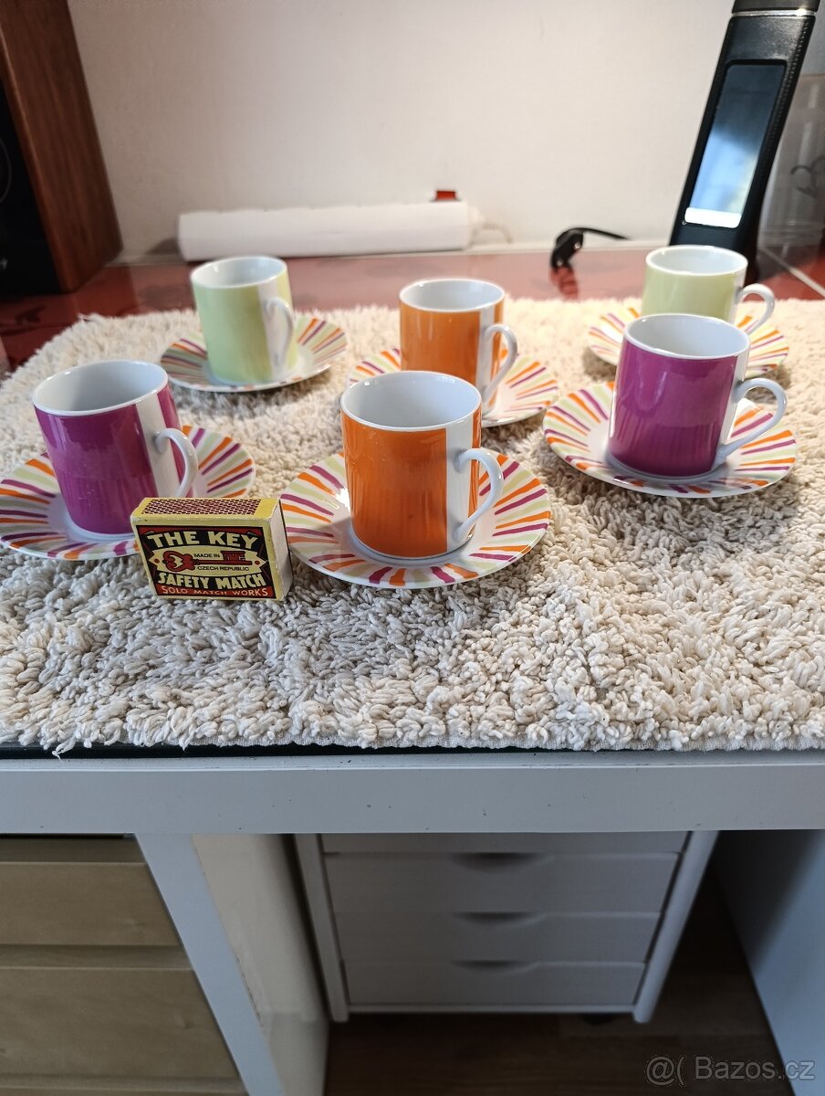 ŠÁLKY S PODŠÁLKY NA ESPRESSO