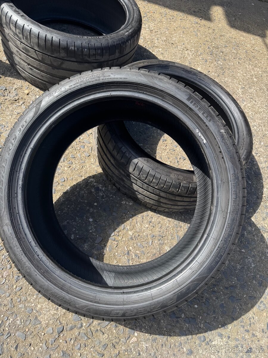 Pirelli 255/35 R19, P ZERO, run flat, MOE
