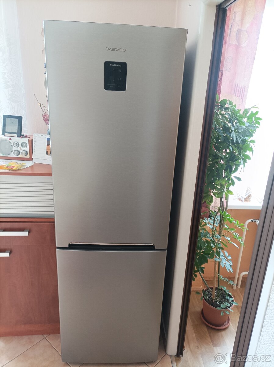 Nerezová kombinovaná chladnička Daewoo